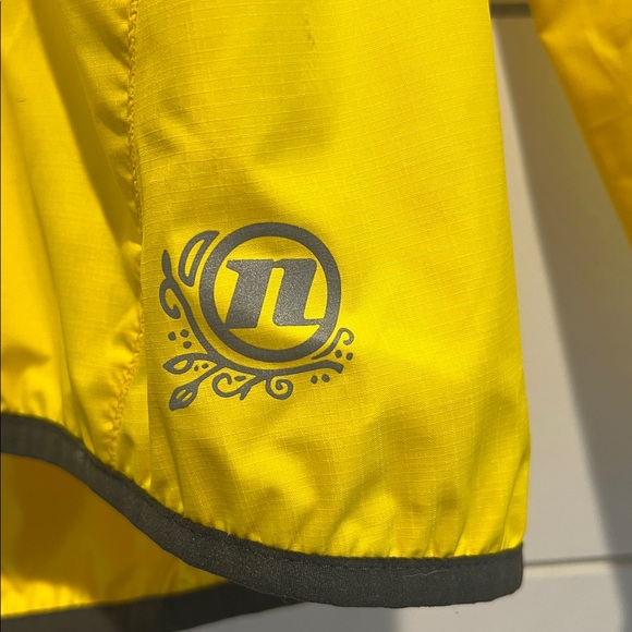 NOVARA Nylon Yellow Zip Road Cycling Wind Rain Pockets Jacket Small - Picture 3 of 8